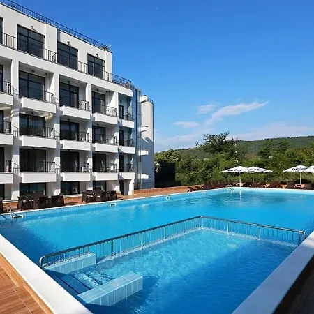 Blue Horizon By The Palace Balchik